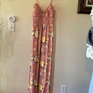 This dress has only been worn once. great condition.